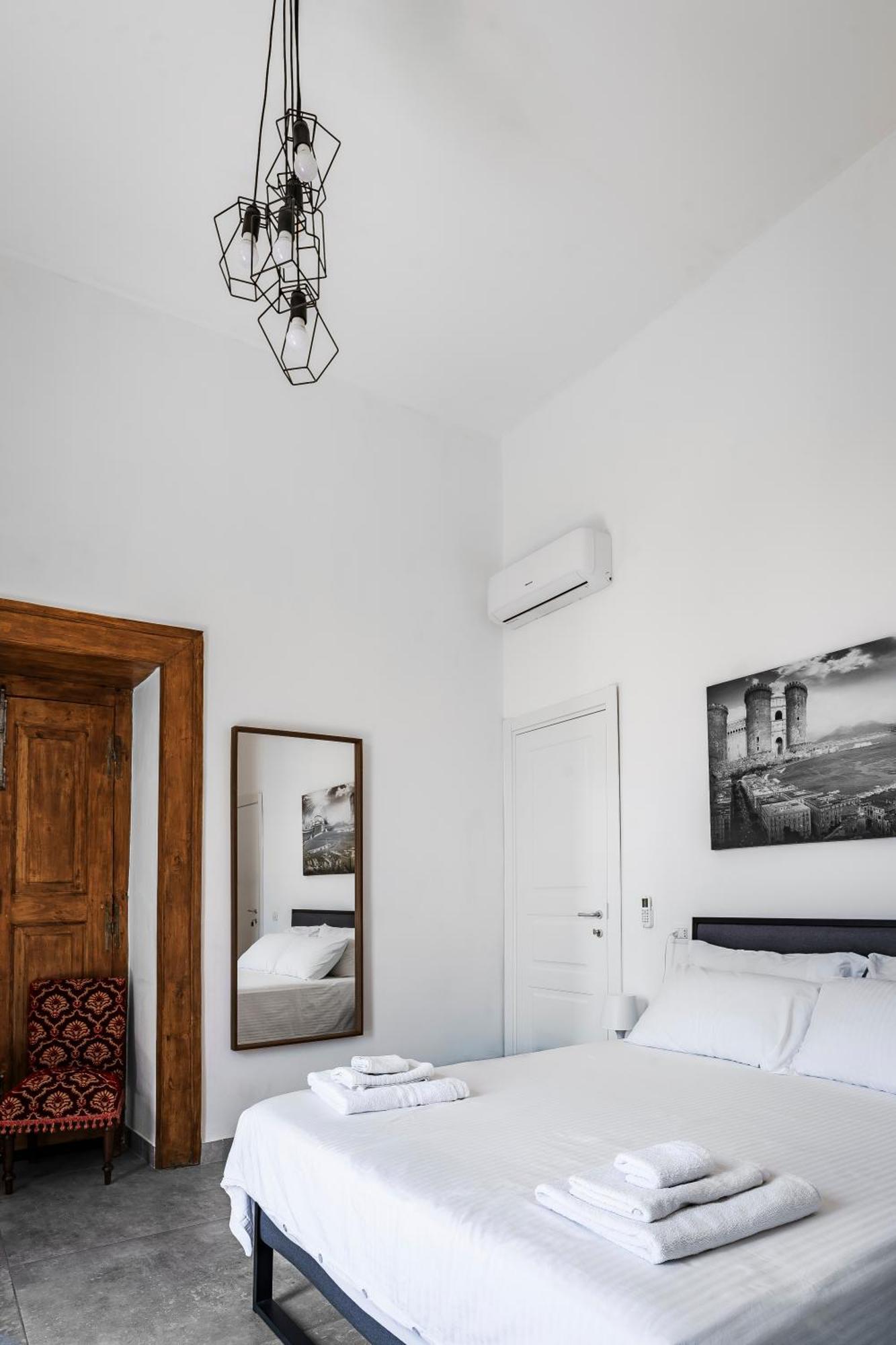 La Bella Vita Luxury Apartament And Travel Solution Napoli Eksteriør billede