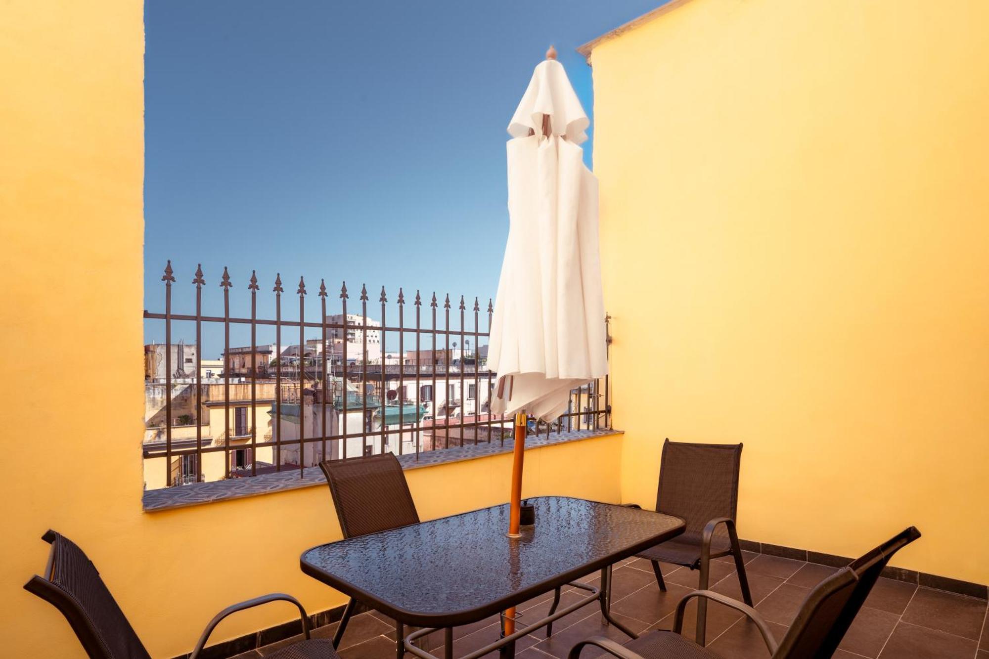 La Bella Vita Luxury Apartament And Travel Solution Napoli Eksteriør billede