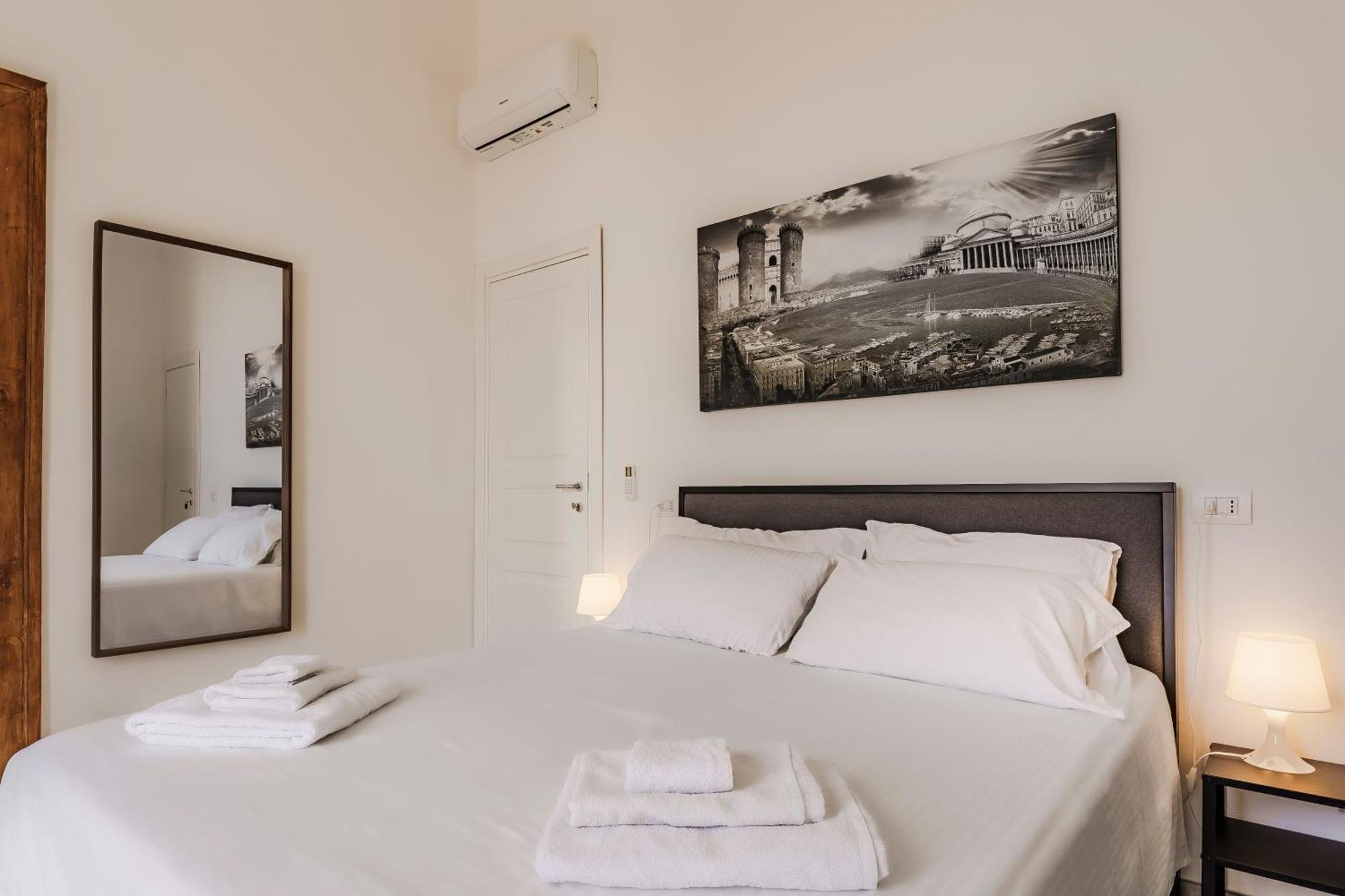 La Bella Vita Luxury Apartament And Travel Solution Napoli Eksteriør billede